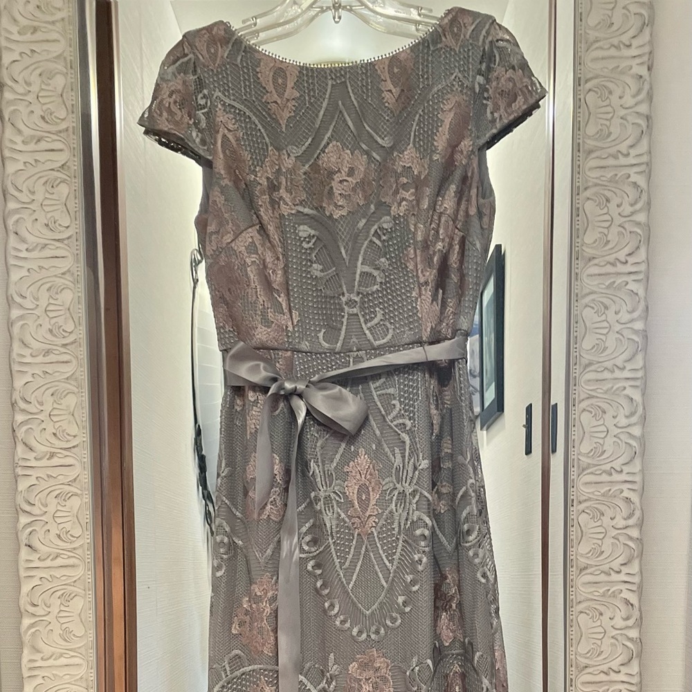 Never worn Adrianna Papell long gown!